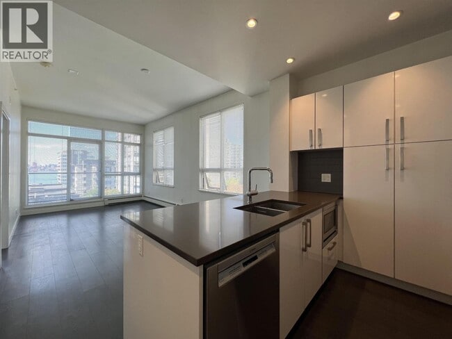 Building Photo - 105 2nd St W