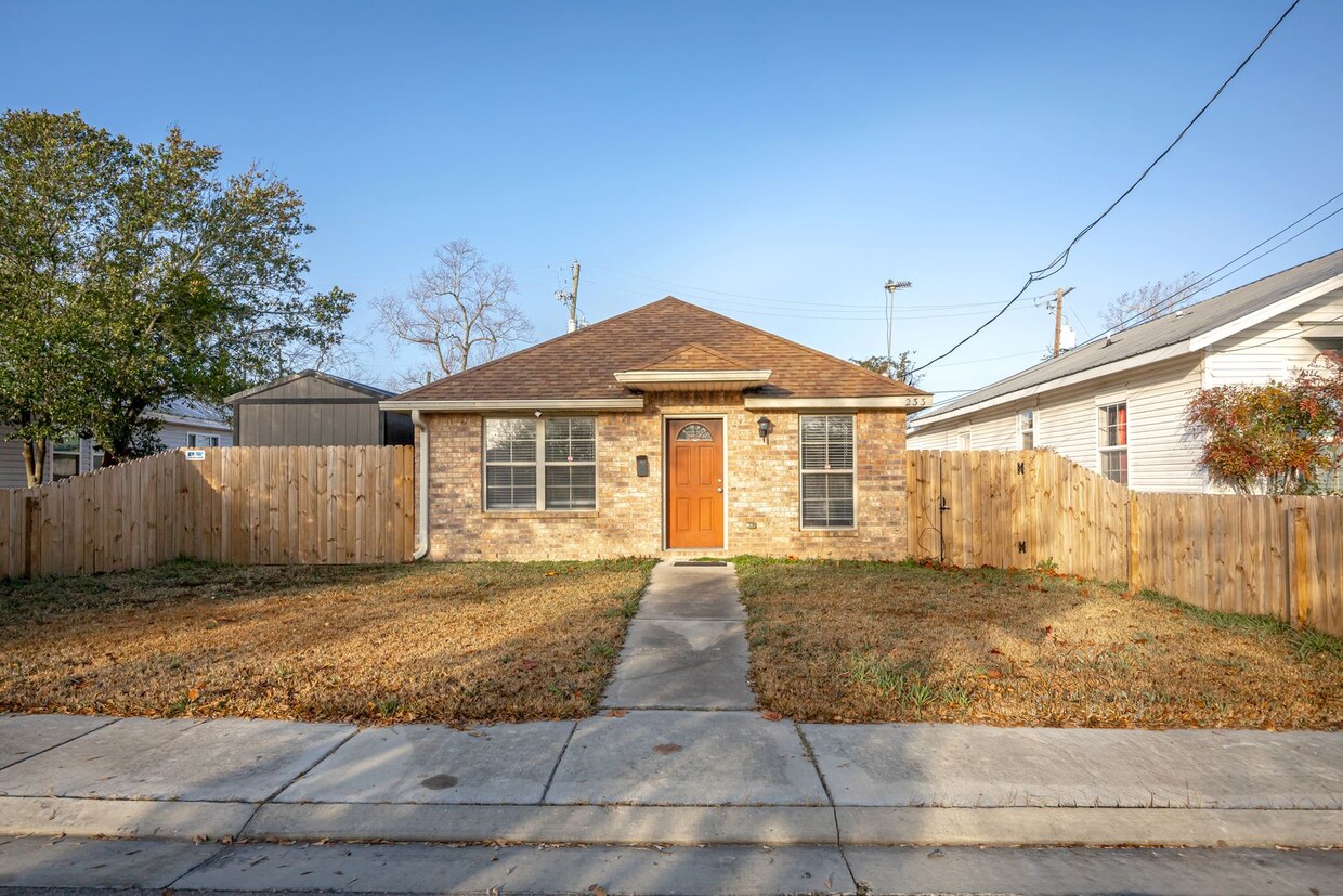 Primary Photo - 3 Bedroom 2 Bath Home Biloxi