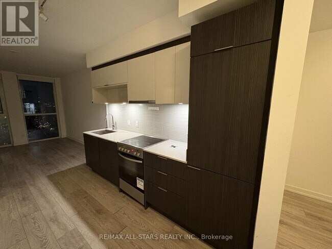 Photo du bâtiment - 159 Wellesley St E