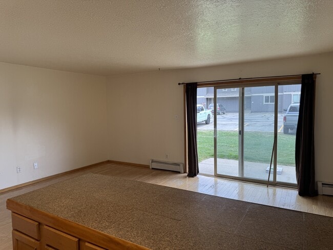 Building Photo - 1033 Straight Creek Dr