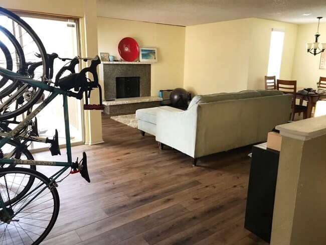 Foto del edificio - 2 Bedroom Condo in Stratford Park