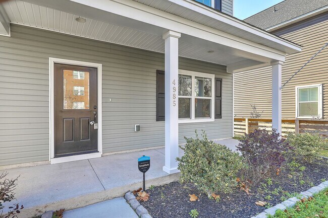 Building Photo - IMMACULATE Park Circle Home!