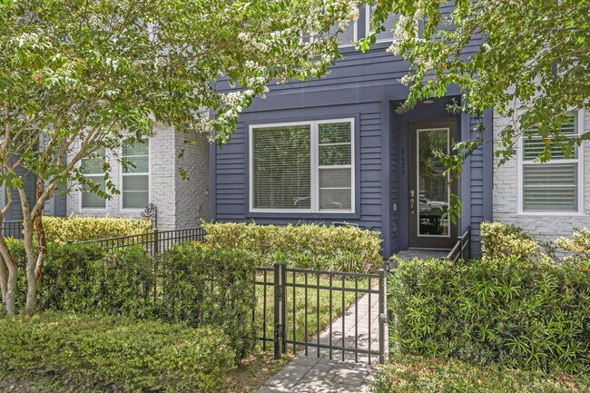 Foto del edificio - 8629 Tavistock Lakes Blvd