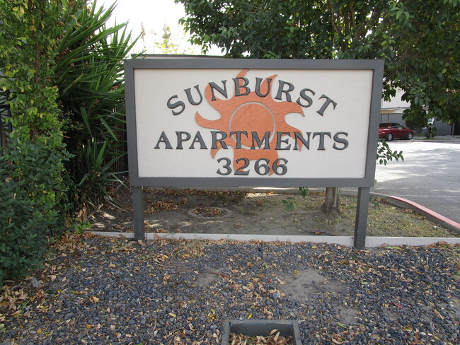 Building Photo - Sunburst Apartments