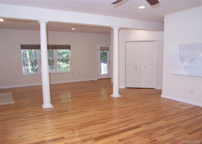 Foto del edificio - 63 Sunflower Ridge Rd