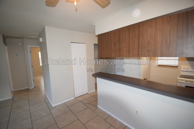 Building Photo - 891 School House Rd
