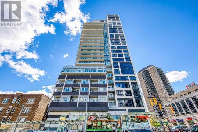 Photo du bâtiment - 501-1501 St Clair Ave W