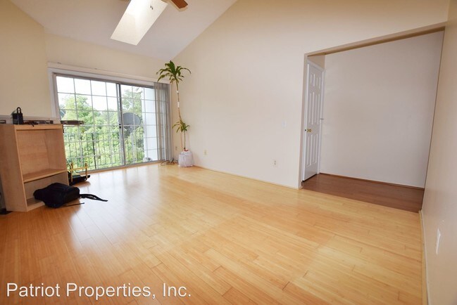 Foto del edificio - 126 Fort Evans Rd NE