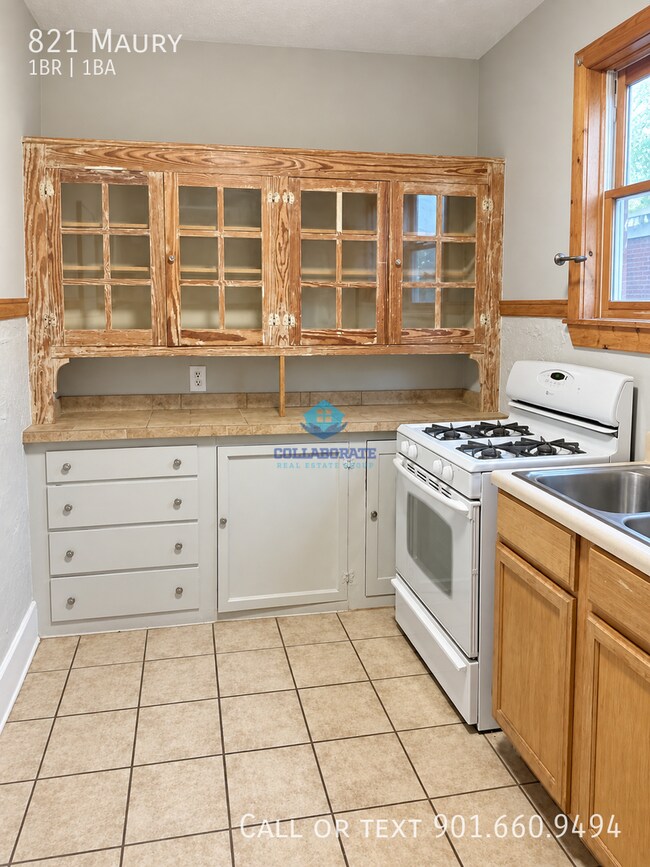 Building Photo - 821 Maury-