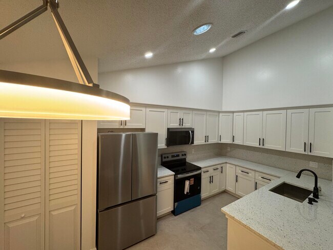 Foto del edificio - 1148 Summit Trail Cir