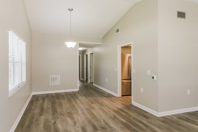 Building Photo - 7521 Como Dr