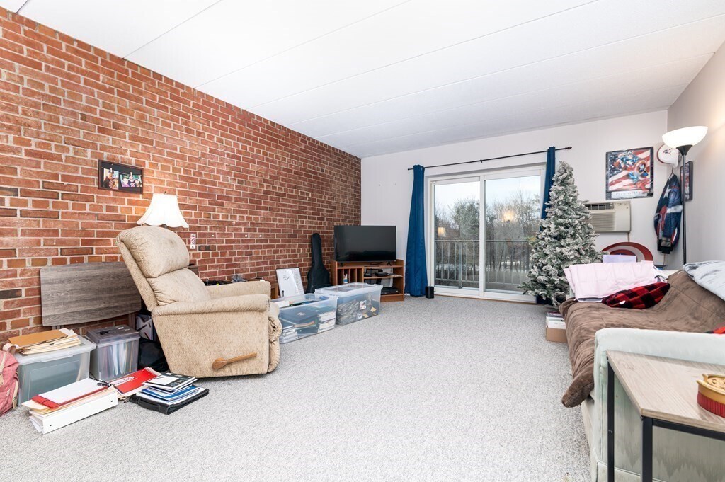 50 ster St Unit 303, Weymouth, MA 02190 Room for Rent in Weymouth