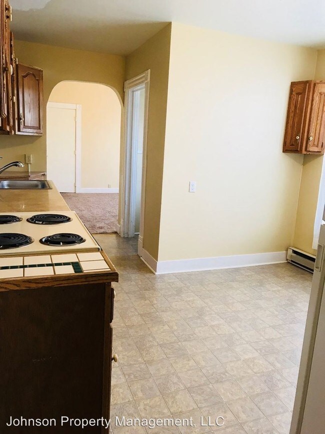 Building Photo - 1903 W Broadway Ave