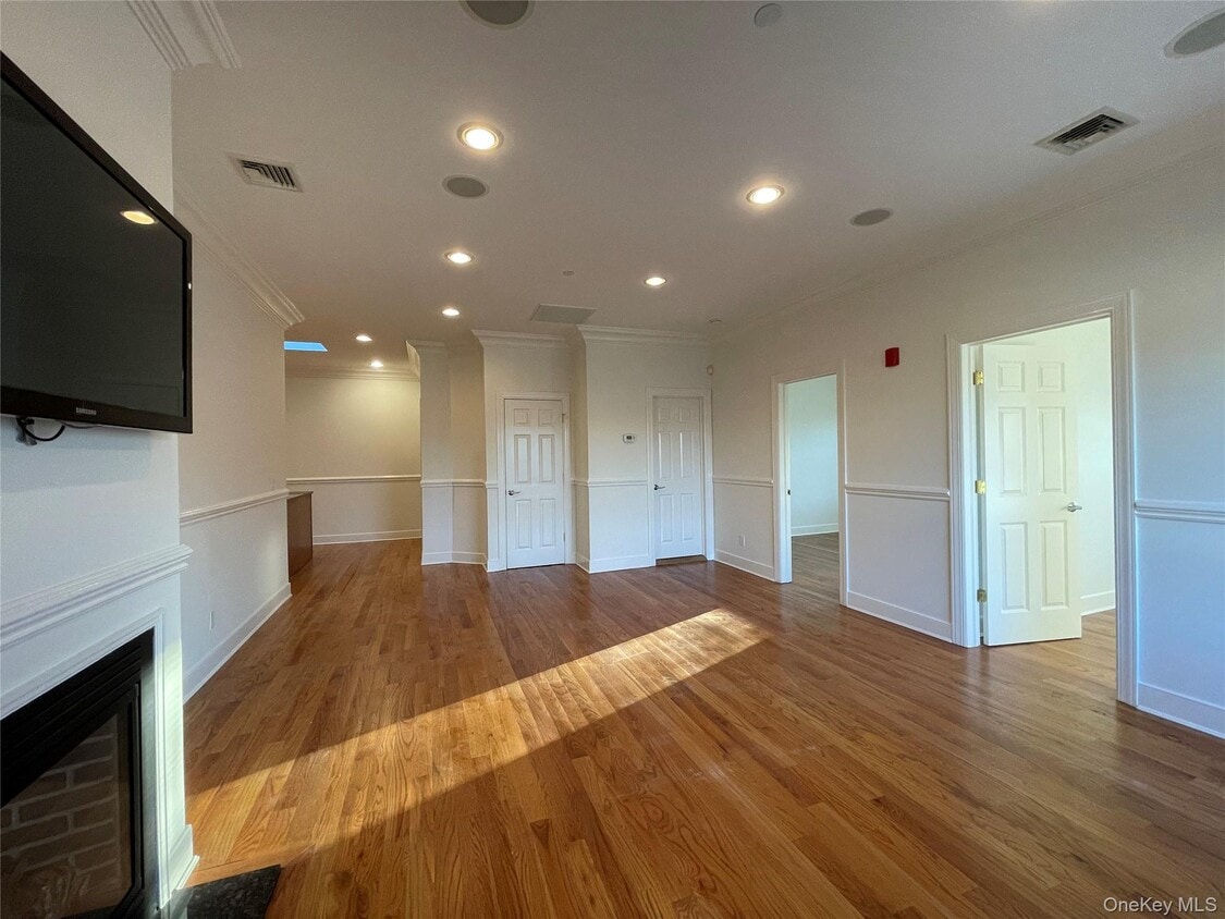Primary Photo - 17 Green St
