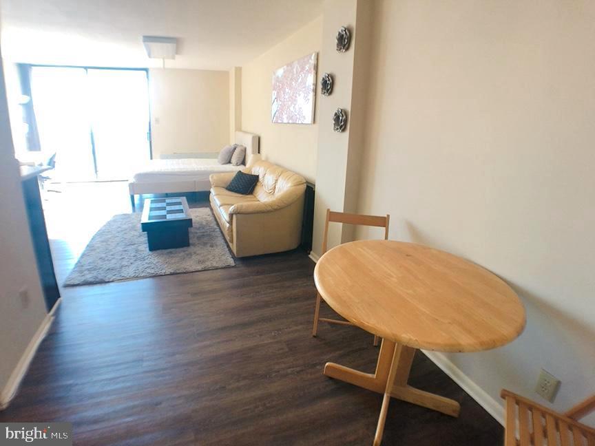 118 Monroe St Unit 1311, Rockville, MD 20850 Room for Rent in