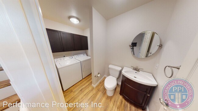 Building Photo - 2 br, 2.5 bath House - 7191 SW Sagert Stre...