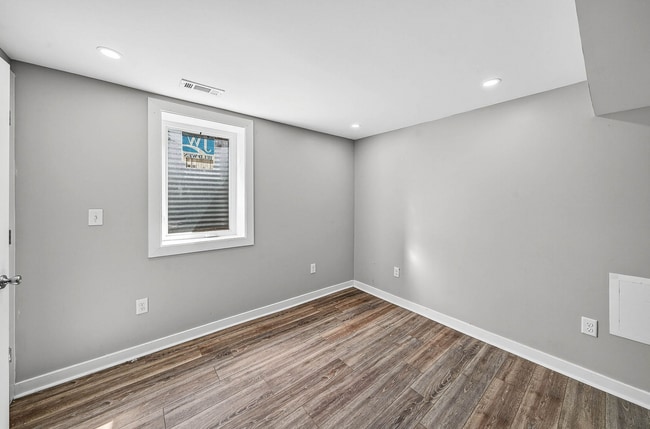 Building Photo - 1303 Sorin St