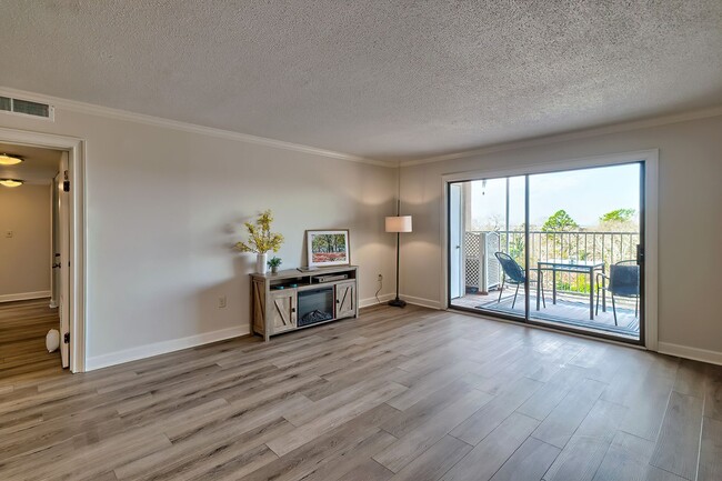 Building Photo - Modern Luxury Condo in Middleborough – Rec...