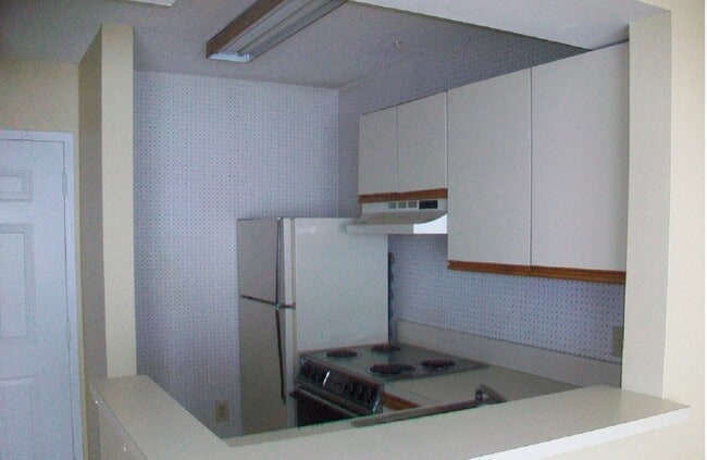 Building Photo - 1600 Park Cir