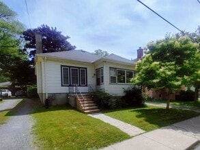 Building Photo - 23 Beverley St