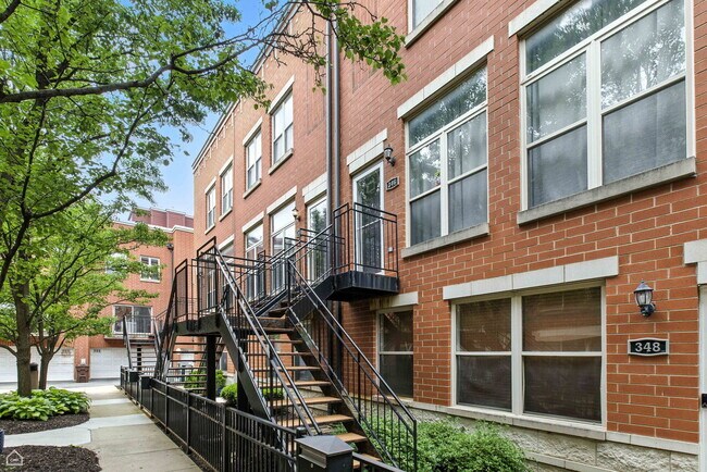 Foto del edificio - 346 E 25th Pl