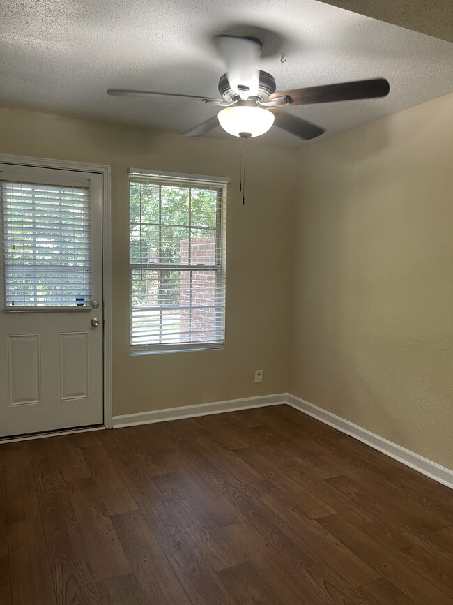 Dining Room - Clover Leaf Apartment Homes