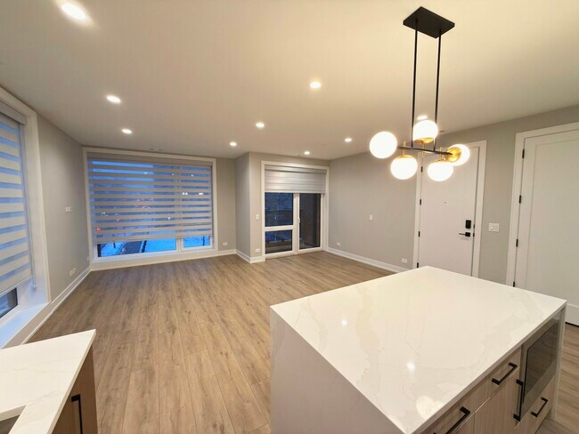 Building Photo - 2355 W Flournoy St