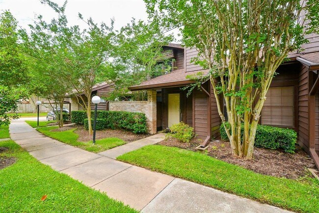 Foto del edificio - 2611 Grants Lake Blvd