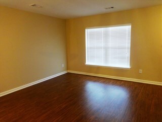 Foto del edificio - 406 Crystal Oaks Ln