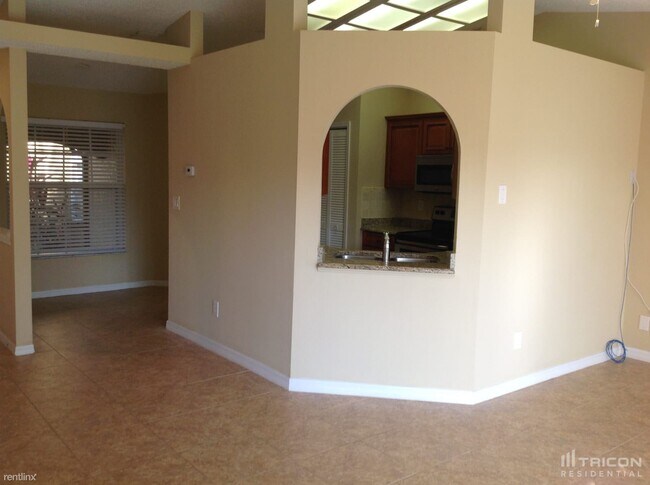 Building Photo - 1009 Jamaica Way