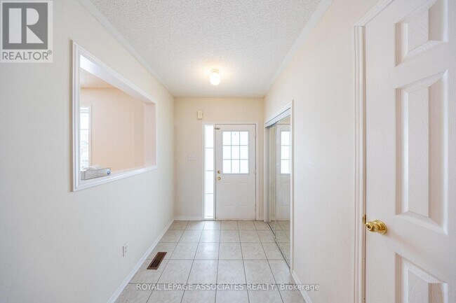 Building Photo - 77 Andriana Crescent