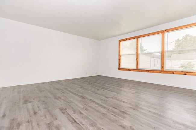 Building Photo - Premier Garden Apartments