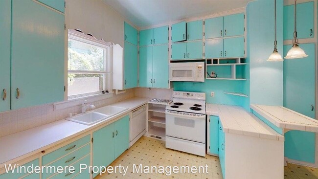 Building Photo - 4 br, 2 bath House - 1033 E Alder