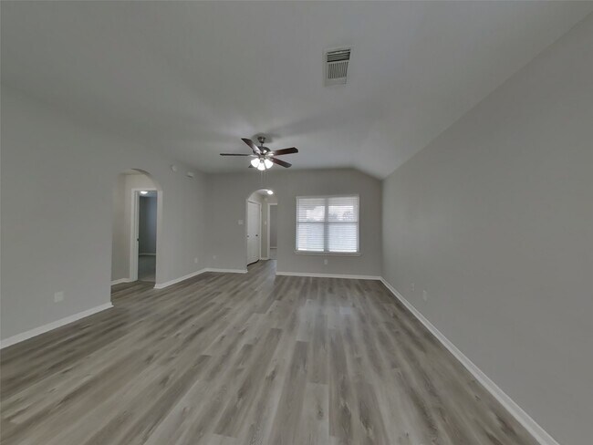 Foto del edificio - 7402 Deloache Ave