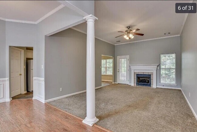 Foto del edificio - 647 Butler Springs Cir