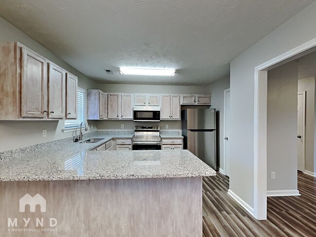 Building Photo - 2401 Pinyon St