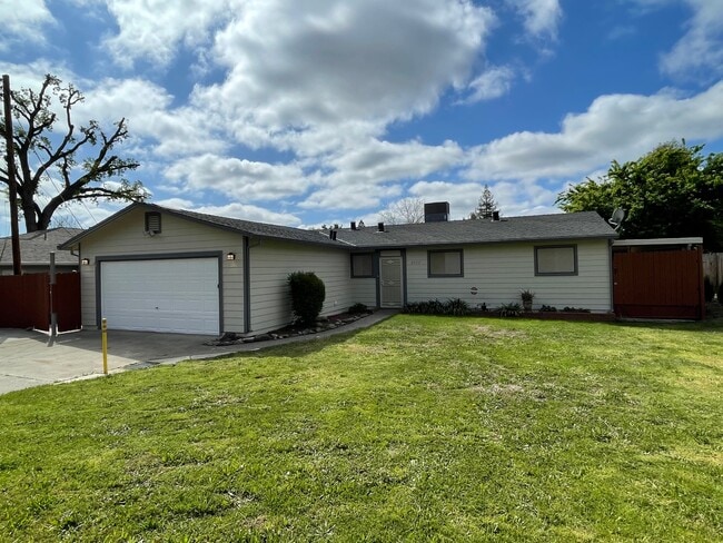 Building Photo - 8572 Oak Ave