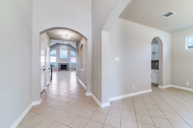 Foto del edificio - GORGEOUS 5-BEDROOM STONE OAK HOME WITH EXPANSIVE VIEWS