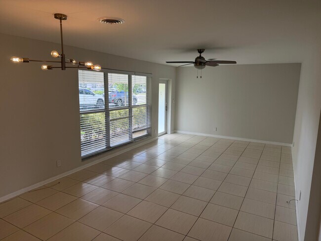 Foto del edificio - 2051 NE 56th St