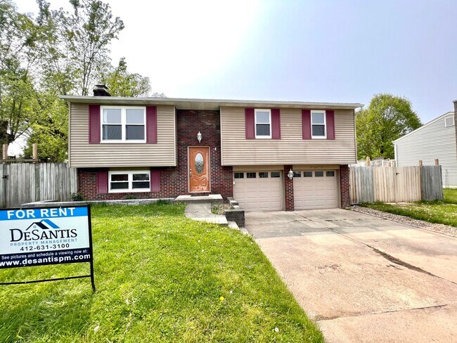 Building Photo - Absolutely Stunning Home! - 3 Bedroom 2 Fu...