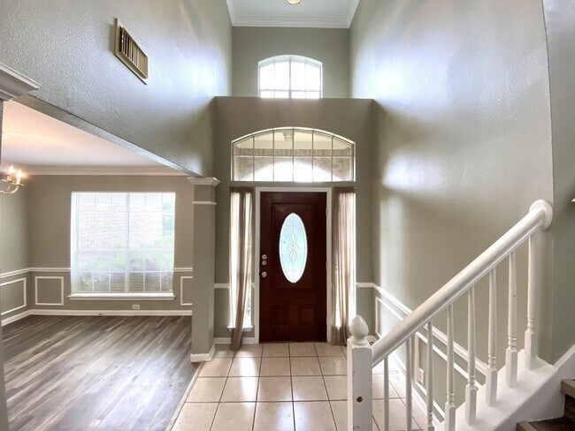 Foto del edificio - Gorgeous Four Bed Two & Half Bath home in ...