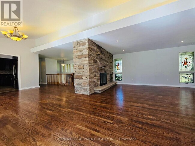 Photo du bâtiment - 1200 Birchview Dr