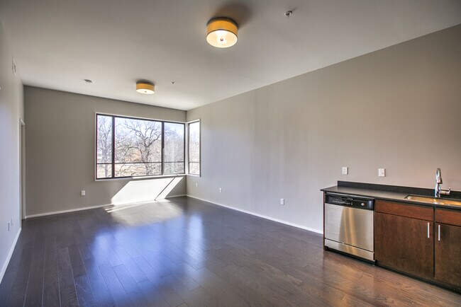 Building Photo - 3630 Gillham Rd
