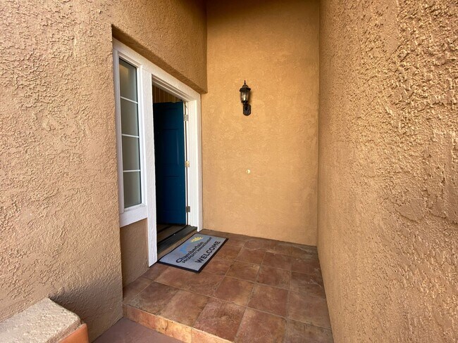 Foto del edificio - Santa Fe Hills 4 Bedroom Home