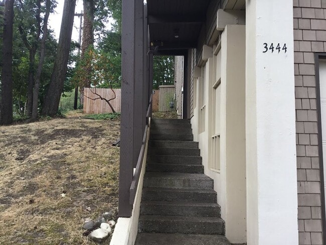 Photo - Beautiful 2 Bedroom, 2.5Bathroom Duplex Located Near Amazon Park Townhome