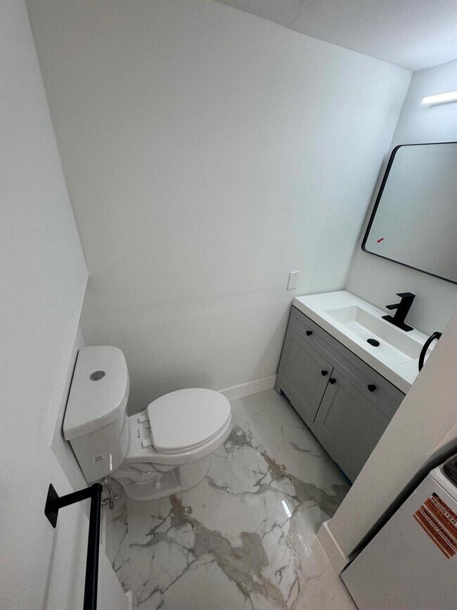 Foto del edificio - 4204 Waterview Cir