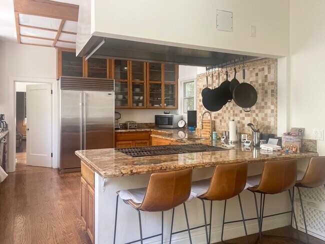 Building Photo - 711 Chiltern Rd