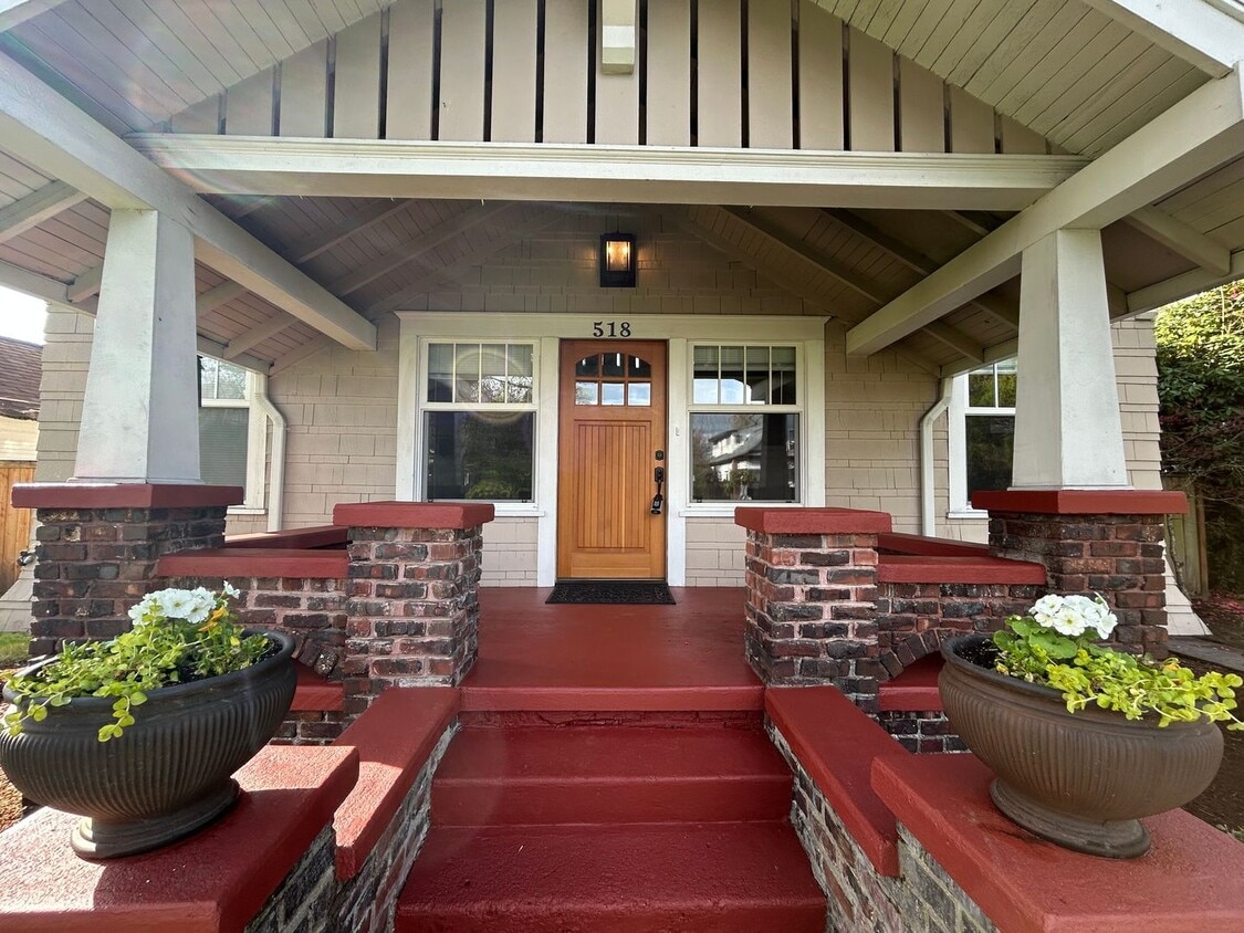 Primary Photo - Amazing Puyallup Craftsman Available NOW