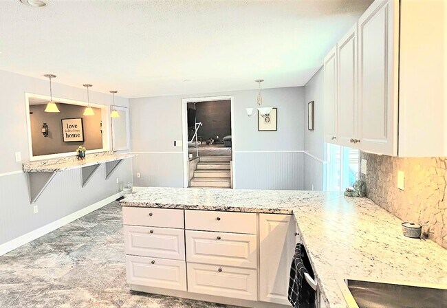 Foto del edificio - 895 Lower Clubhouse Drive