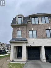 Building Photo - 1373 Almonte Dr